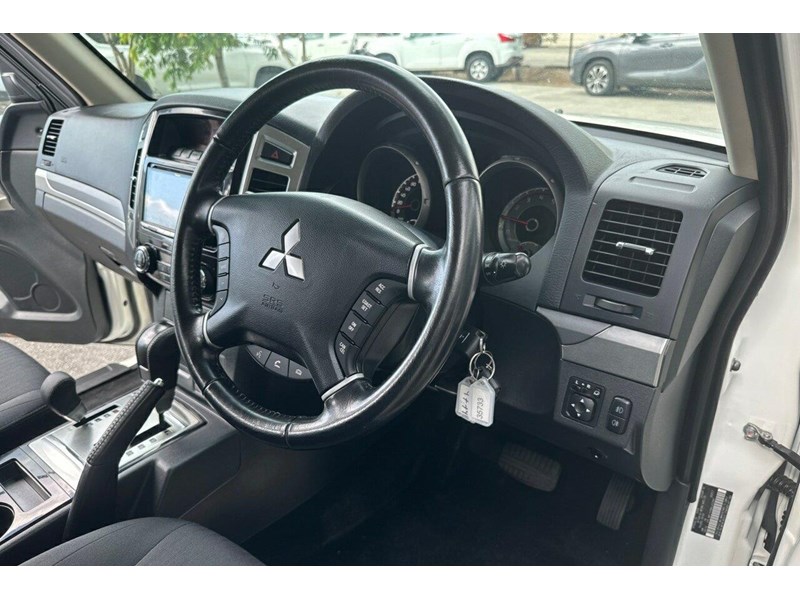 mitsubishi pajero 990968 010