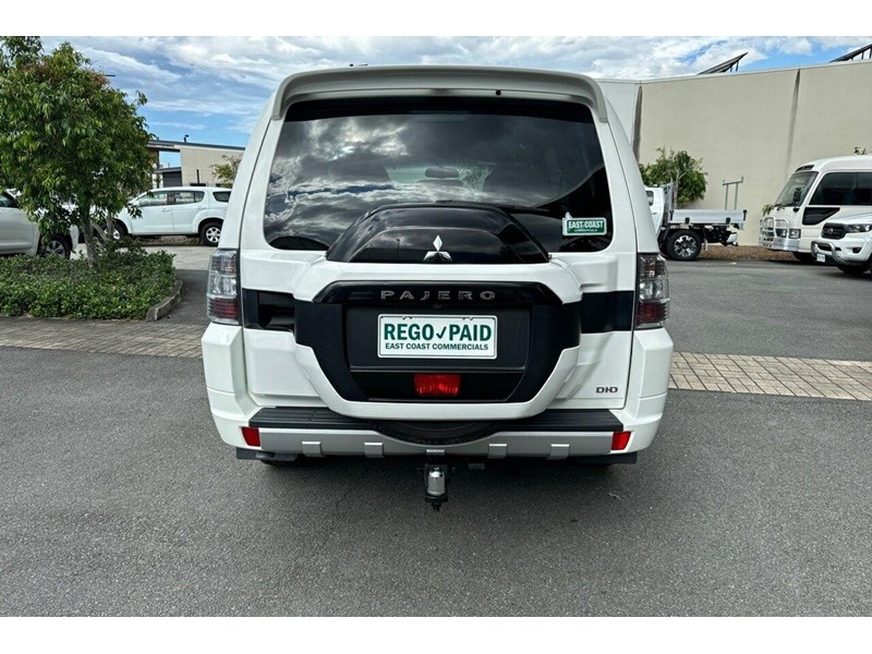 mitsubishi pajero 990968 006