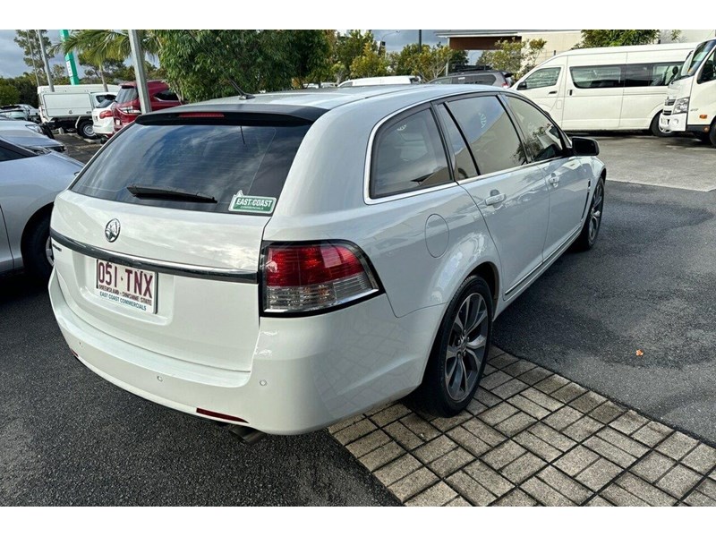 holden calais 990975 003