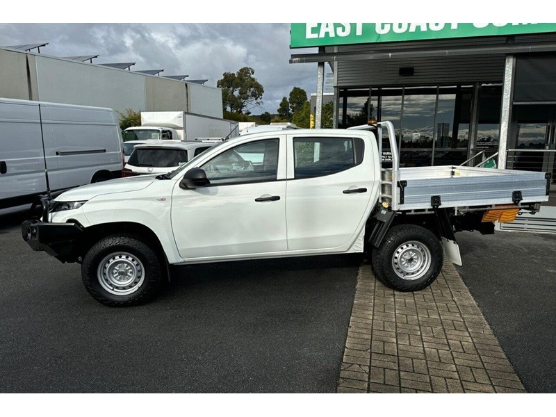 mitsubishi triton 990985 004