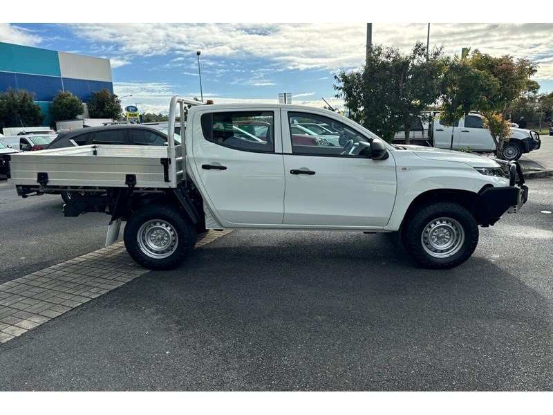 mitsubishi triton 990985 008