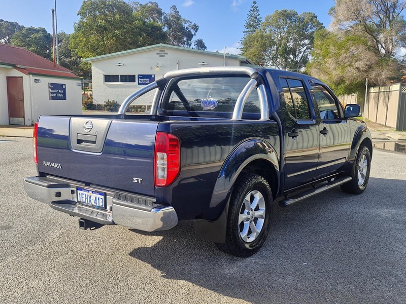 nissan navara 990582 008