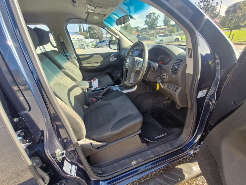 nissan navara 990582 014