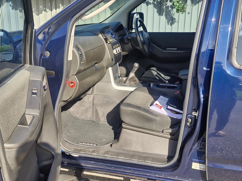 nissan navara 990582 015