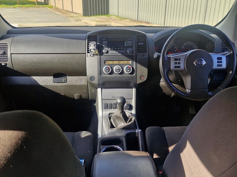 nissan navara 990582 016