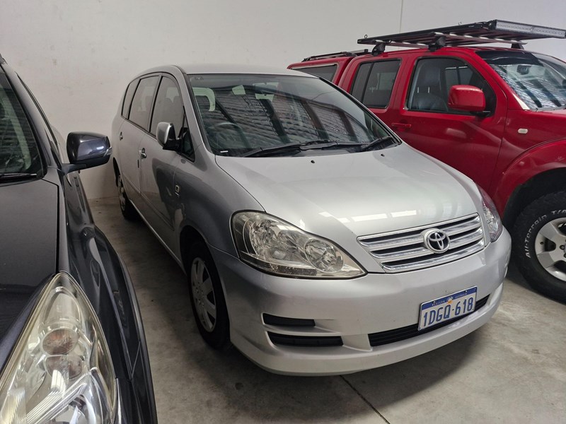 toyota avensis 990585 001