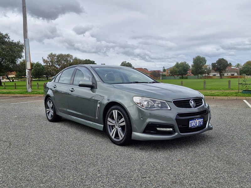 holden commodore 991276 001