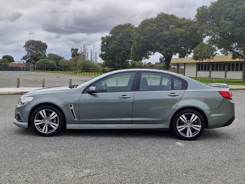 holden commodore 991276 007