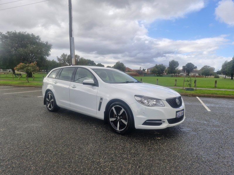 holden commodore 993338 001