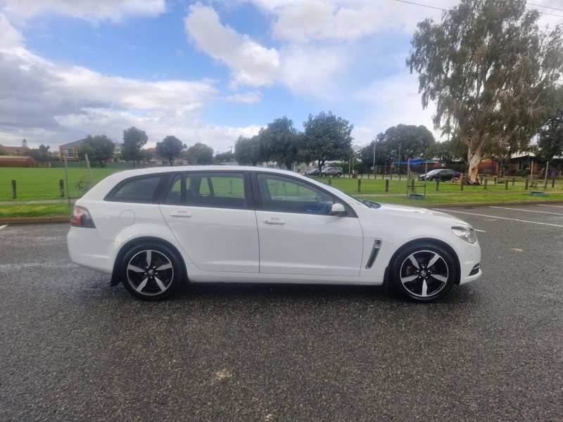 holden commodore 993338 005