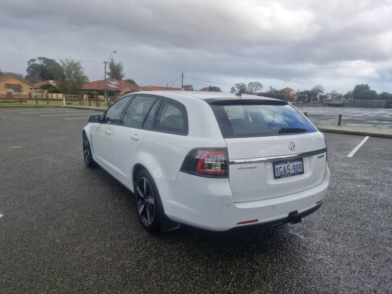 holden commodore 993338 007