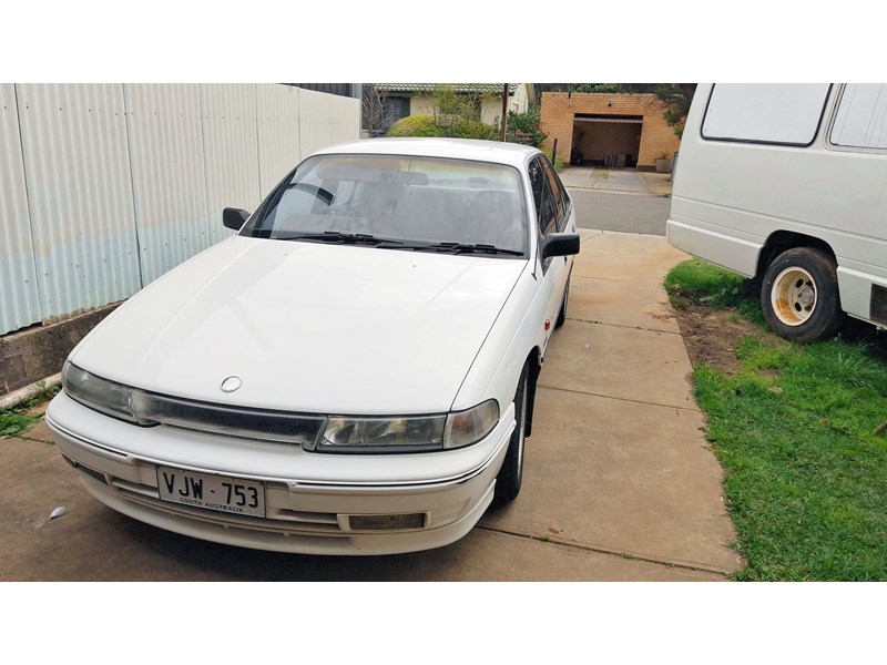 holden commodore 993459 005