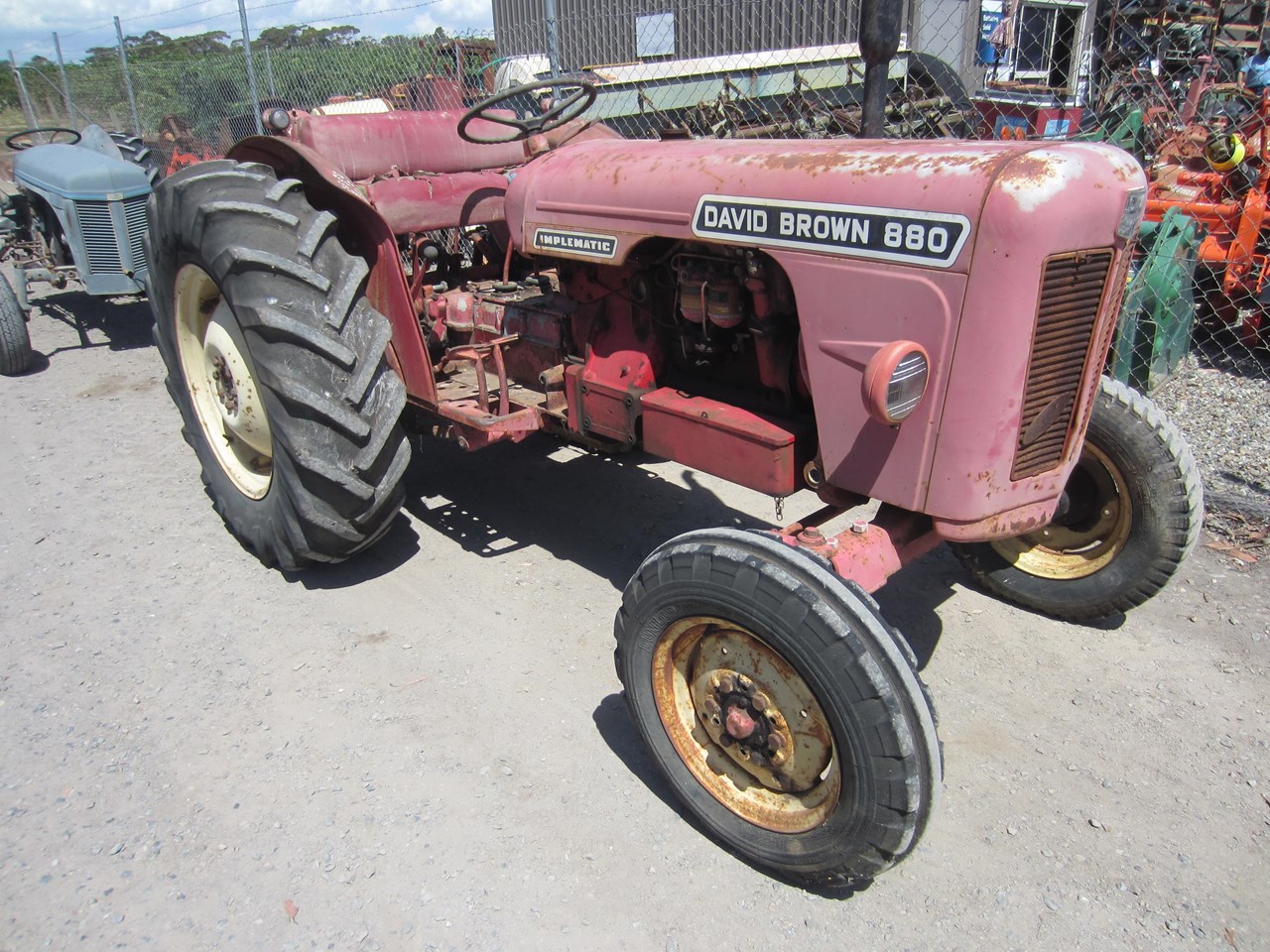 DAVID BROWN 880 TRACTOR for sale