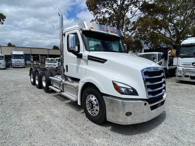 FREIGHTLINER CASCADIA 126 6X4 + PUSHER AXLE for sale