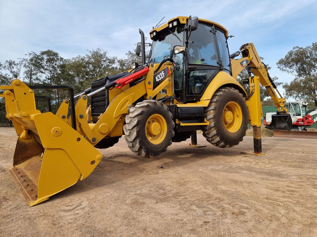 2012 CATERPILLAR 432F BACKHOE 4WD Extendahoe SideShift Fitted with 4in1 with Roll Over Forks for