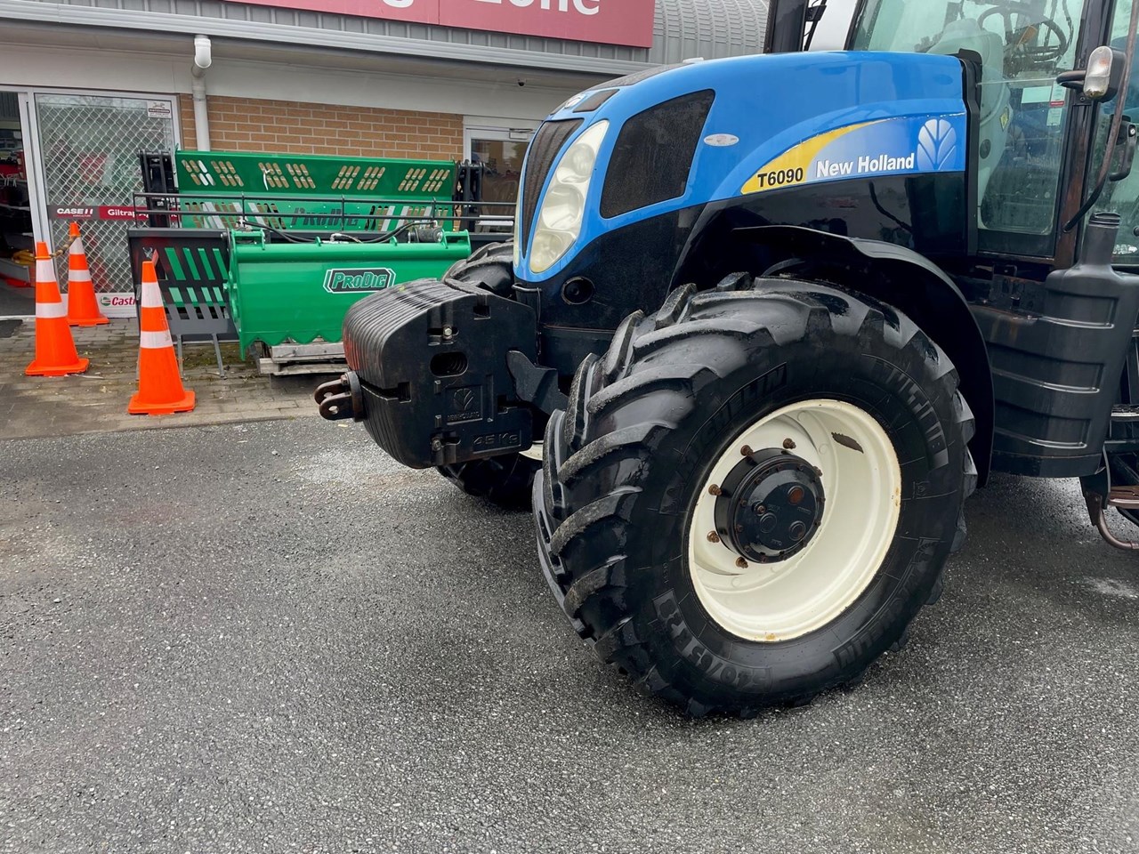 NEW HOLLAND T6090 for sale