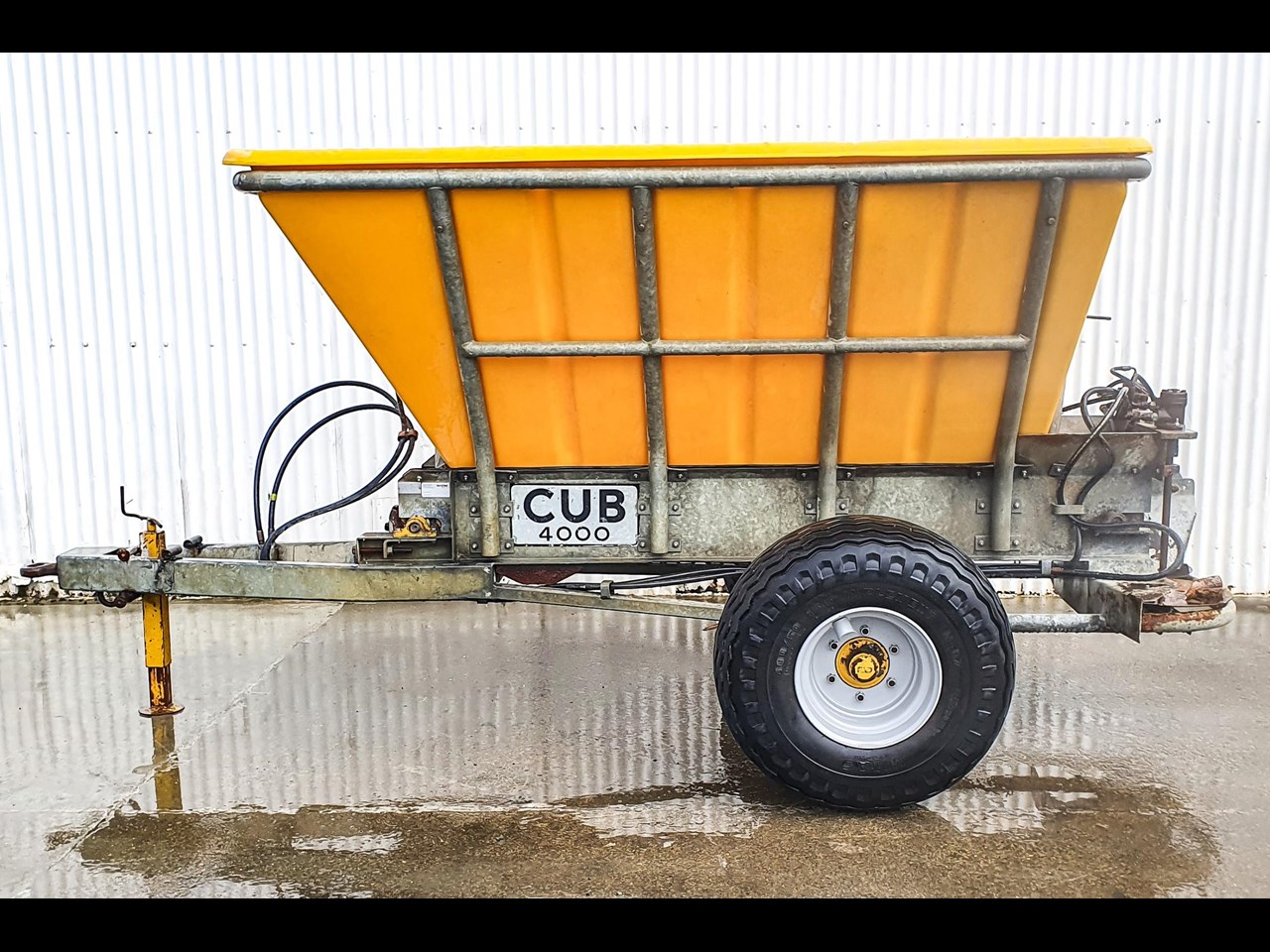 CUB 4000 SINGLE AXLE BULK FERT SPREADER for sale