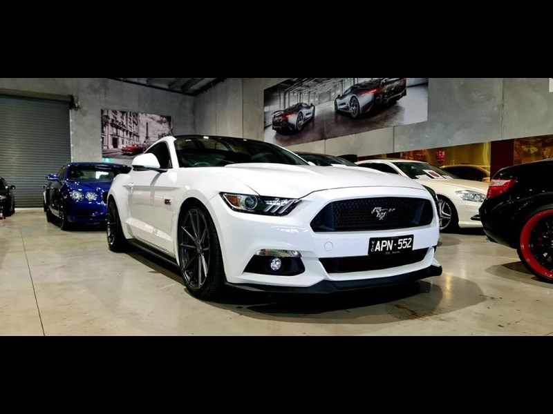 ford mustang 873966 001