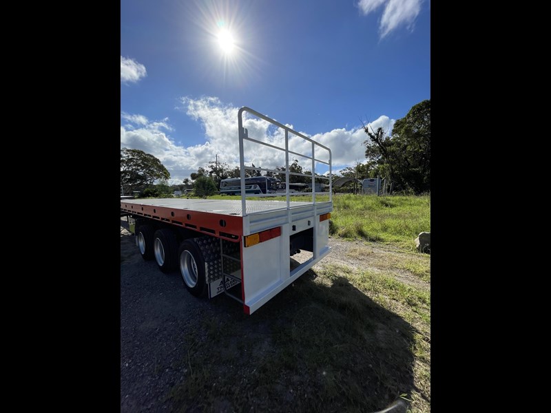aaa trailers triaxle flat top extendable 874810 011