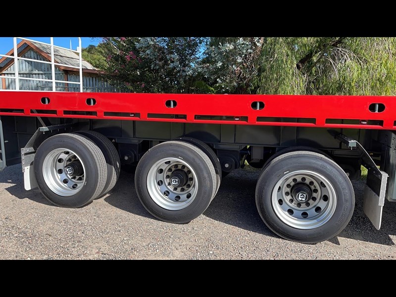 aaa trailers triaxle flat top extendable 874810 021