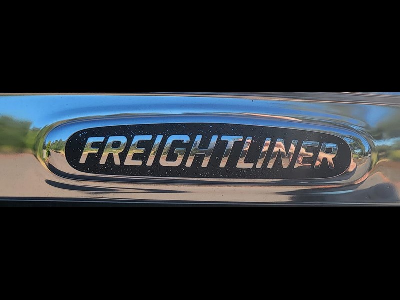freightliner coronado 865434 027