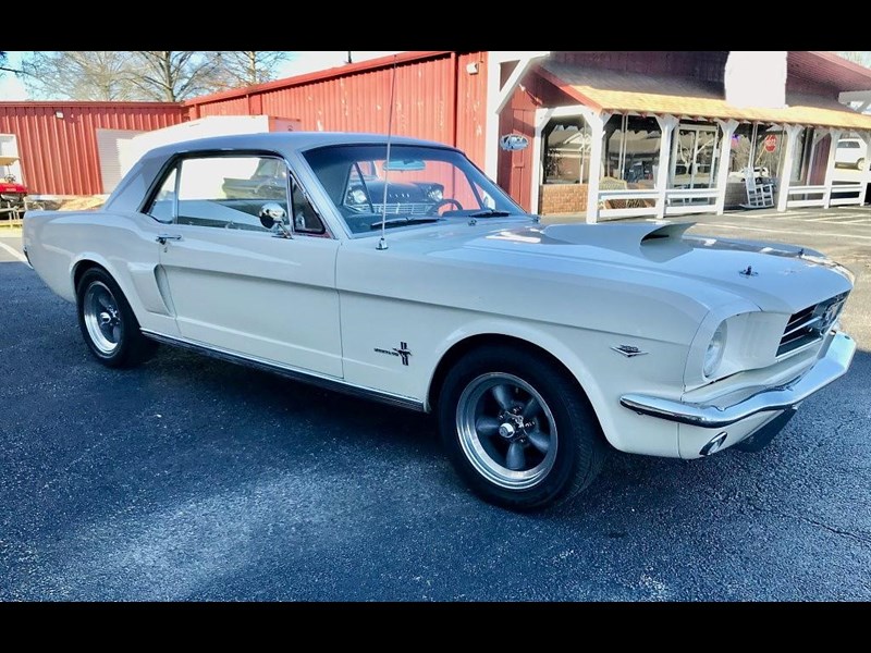 ford mustang 877873 001