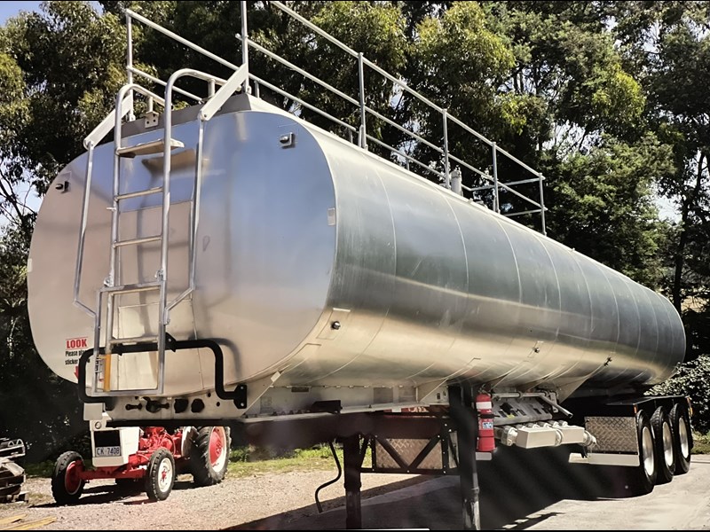 marshall lethlean insulated aluminium triaxle tanker 881574 013