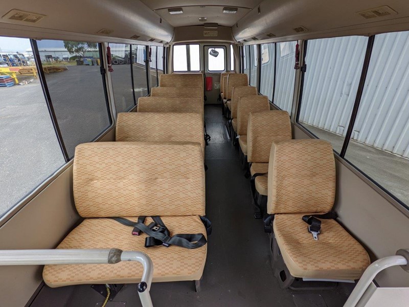 mitsubishi 25 seater bus 882679 011