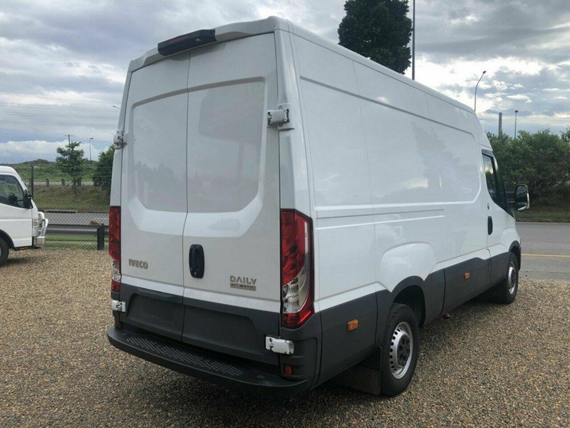 iveco daily 890391 013