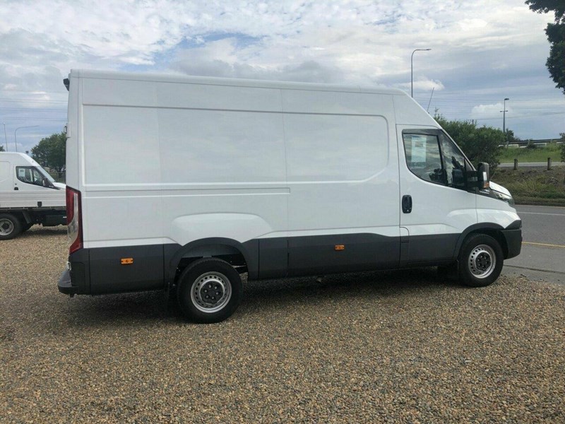 iveco daily 890392 015