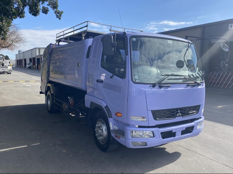 fuso fighter 890988 013