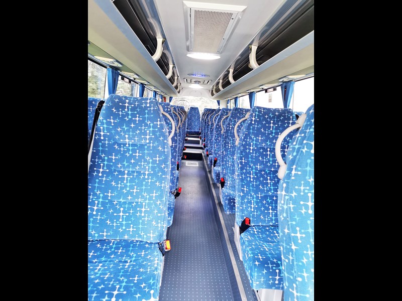 yutong zk6930h 39 seater coach 891060 013
