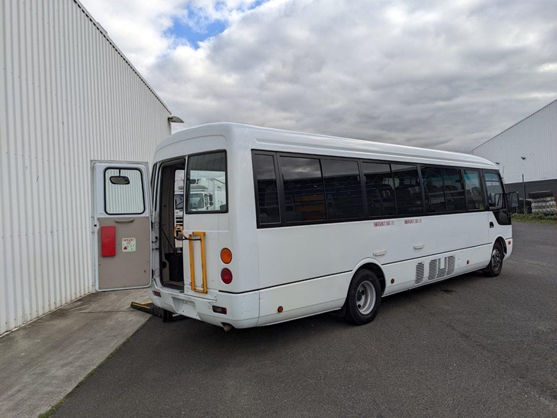 mitsubishi deluxe automatic wheelchair bus 891823 023