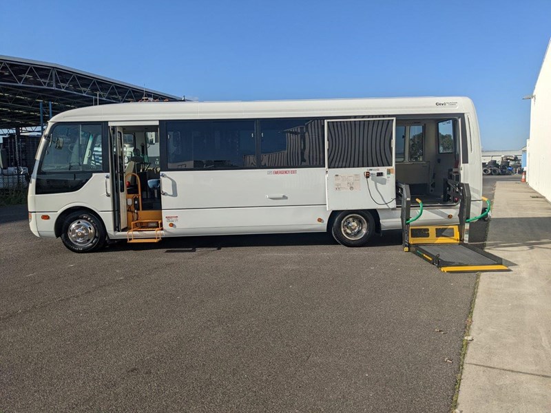 mitsubishi rosa 19 seater wheelchair bus 856858 007