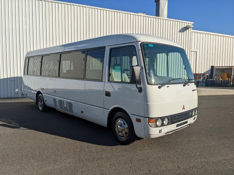 mitsubishi rosa 19 seater wheelchair bus 856858 019