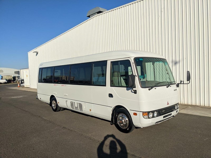 mitsubishi rosa 19 seater wheelchair bus 856858 025