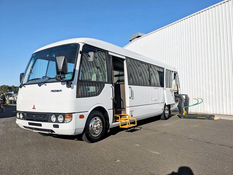 mitsubishi rosa 19 seater wheelchair bus 856858 001