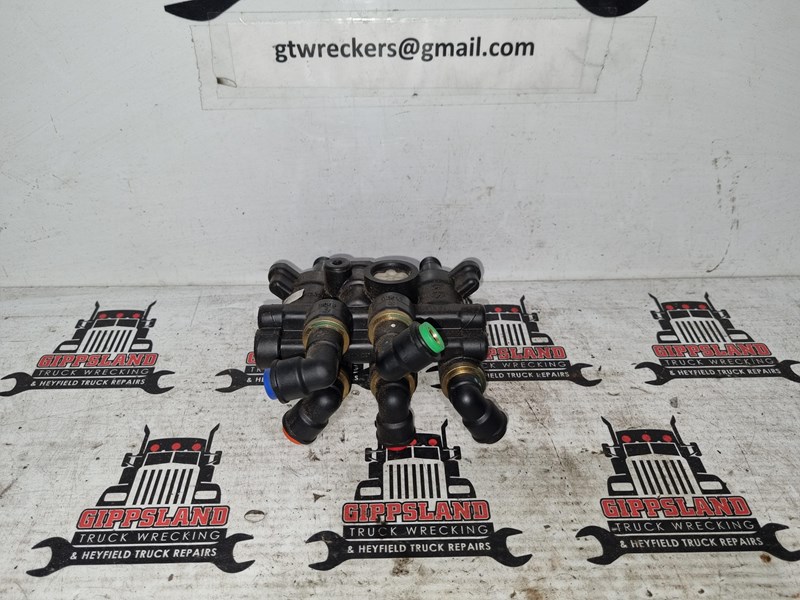 FREIGHTLINER AIR BRAKE VALVE BENDIX BRAKE PUSH/PULL AIR VALVE 5013293