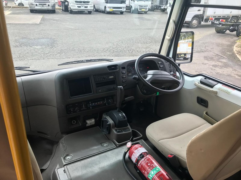 fuso special purpose wheel chair rosa deluxe bus 885867 041