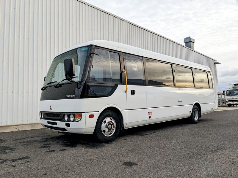mitsubishi rosa deluxe 25 seater automatic bus 895608 001