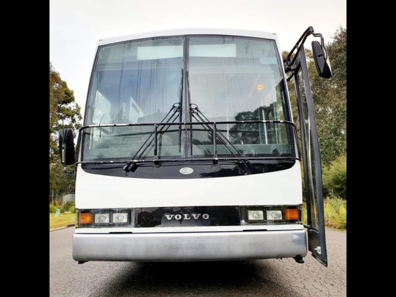 volvo b7r coach, 2003 model 901666 005