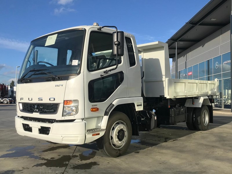 fuso fighter 892178 015