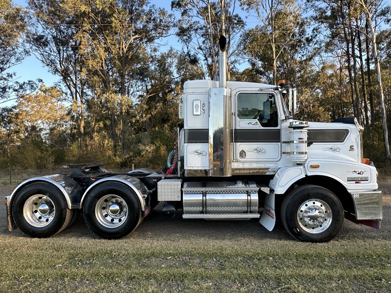 2004 KENWORTH T404 ST for sale