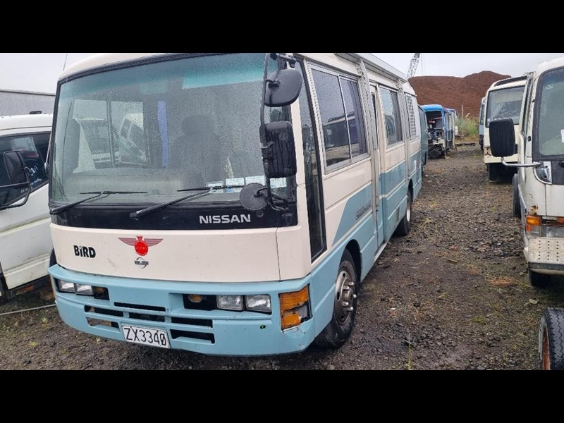nissan civilian bus 952670 001