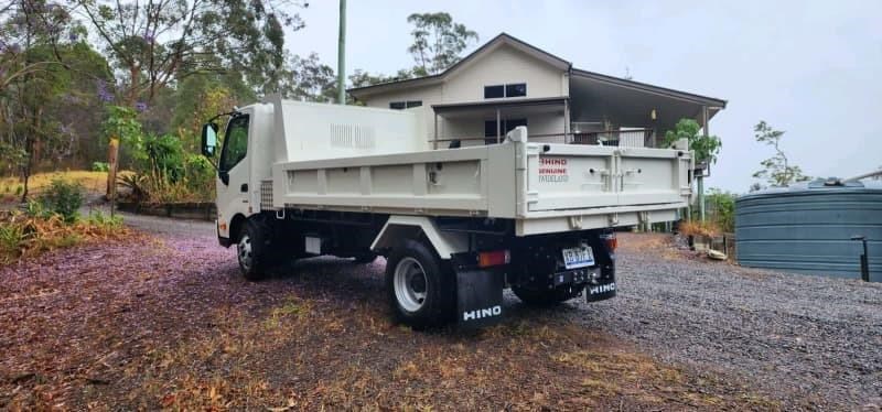 hino 300 series - 716 958674 005
