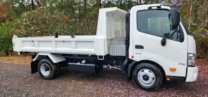 hino 300 series - 716 958674 007