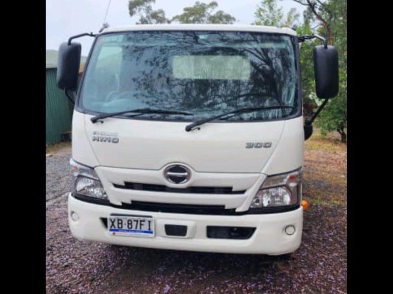 hino 300 series - 716 958674 009