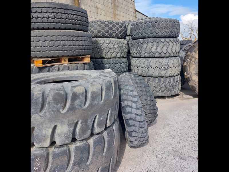 tyres various tread depths 952897 003