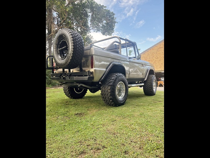ford bronco 979981 003