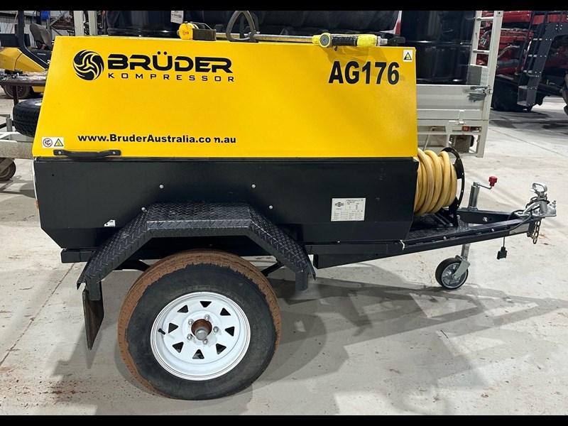 bruder ag176 trailer mounted compressor 983040 001
